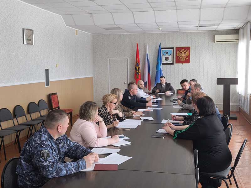 Глава администрации Карачевского района провел заседание антитеррористической комиссии Брянской области.