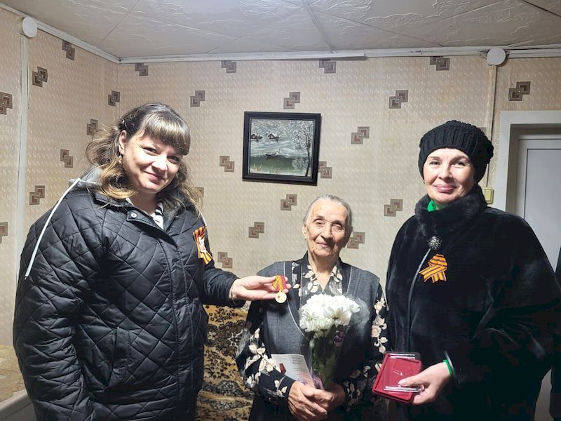 Вручение юбилейной медали.