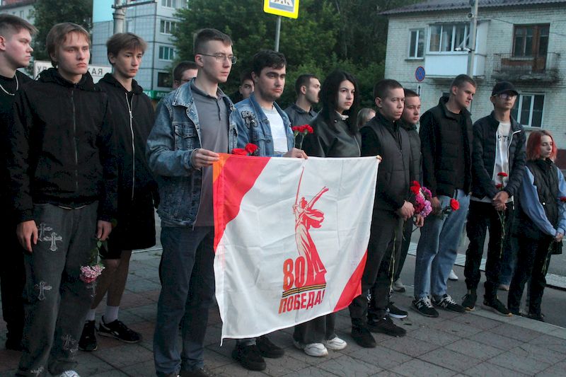 Осталось хрупкое мгновенье до первых выстрелов войны….