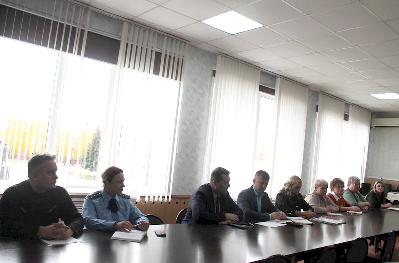 На прямом контакте.