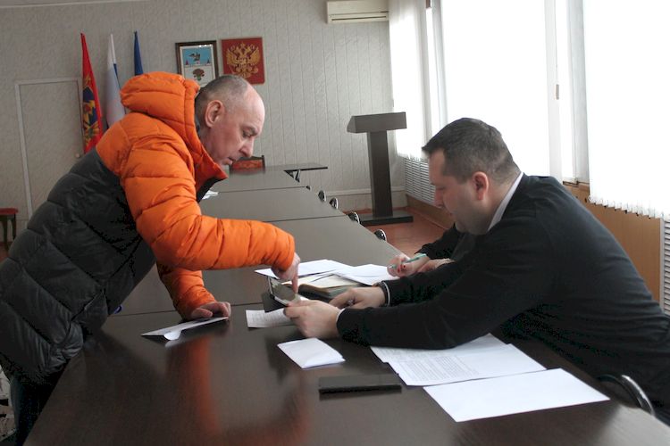 С аналитическим подходом.