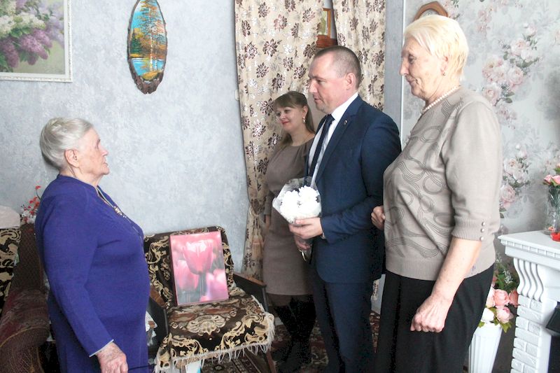 Девяносто. Жить до ста!.