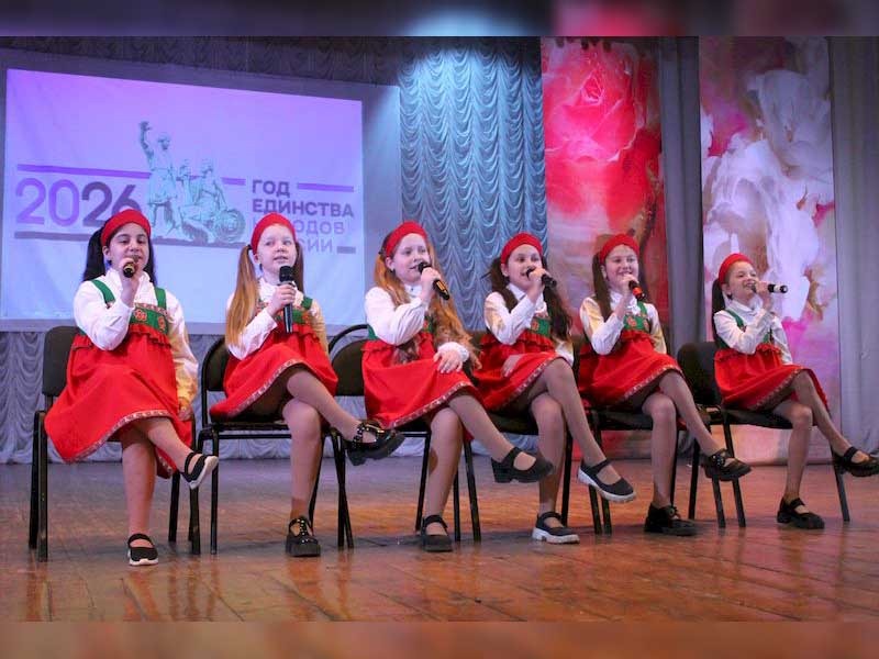 Смотр самодеятельного художественного творчества среди учеников школ и воспитанников ДДТ.