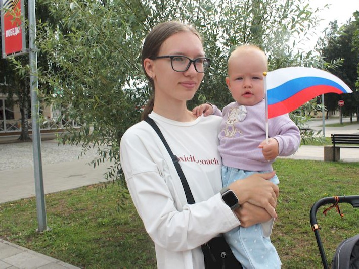 Российский флаг — к победам смелый шаг!.