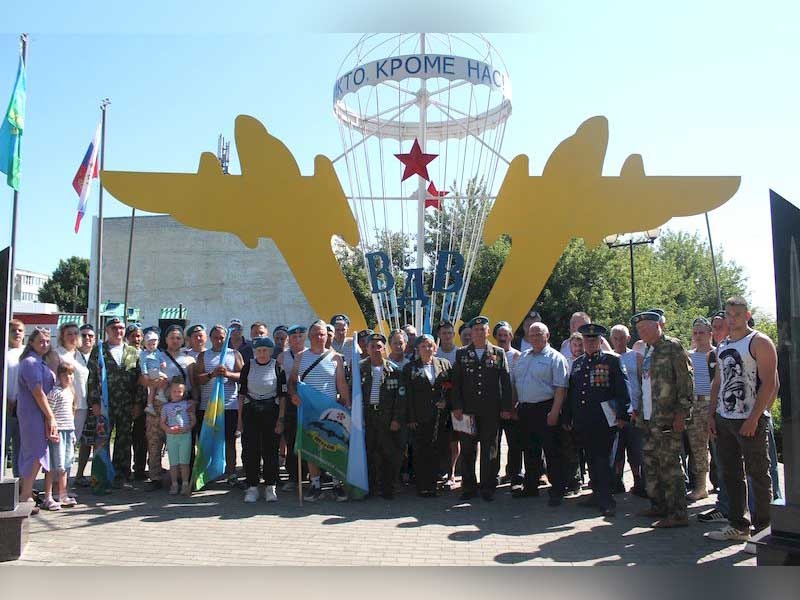 Высокий подвиг десантников.