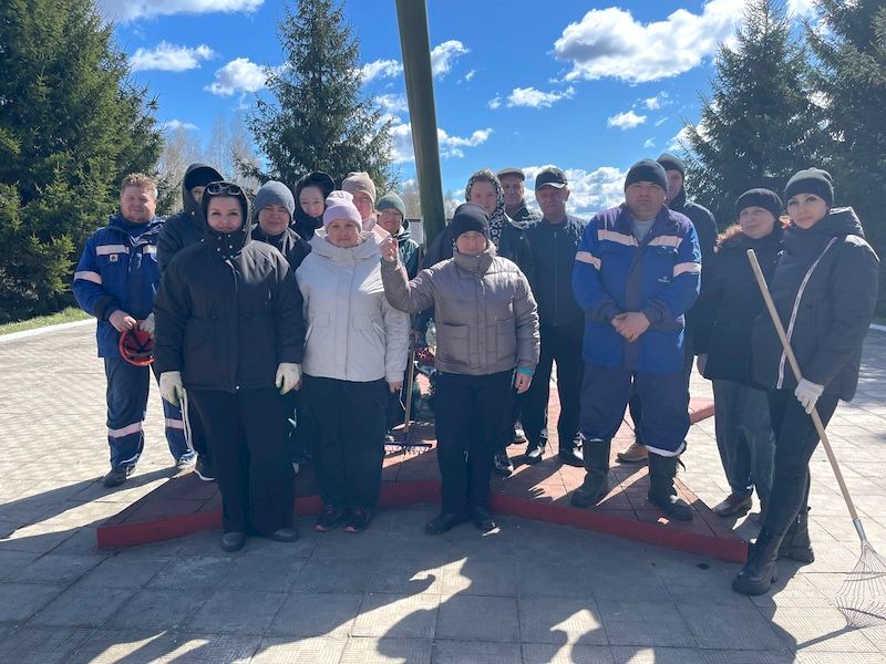 Субботник на Аксиньинской высоте.